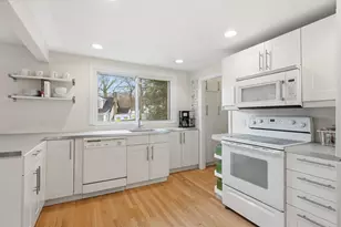 9 Pinewood Ave, Beverly, MA 01915 - Photo 12