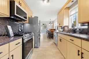 9 Chester Ave, Woburn, MA 01801 - Photo 6