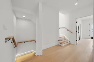 136 W 8th St, Boston, MA 02127 - Photo 26