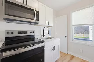 192 Butler St, Somerset, MA 02725 - Photo 10