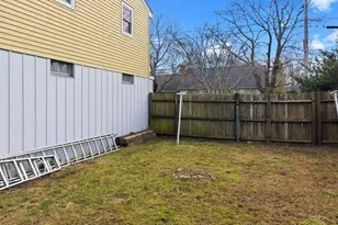 38 Turner St, New Bedford, MA 02740 - Photo 4