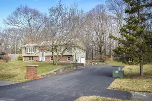 39 Cypress Ave, Shrewsbury, MA 01545 - Photo 2