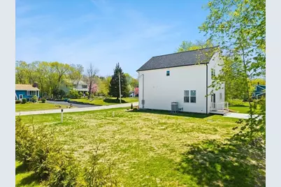 2 Valley Run Dr, Attleboro, MA 02703 - Photo 6