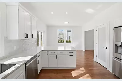 2 Valley Run Dr, Attleboro, MA 02703 - Photo 4