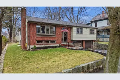11 Lawrence St, Wakefield, MA 01880 - Photo 2