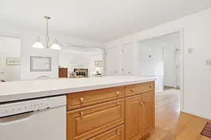 35 Camelot Ct, Stoughton, MA 02072 - Photo 4