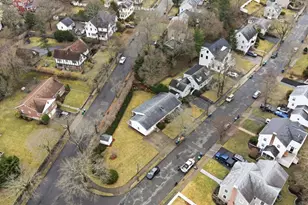 14 Schofield Dr, Newton, MA 02460 - Photo 2