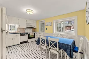 22 Bolton St, Reading, MA 01867 - Photo 6