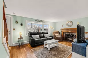 22 Bolton St, Reading, MA 01867 - Photo 4