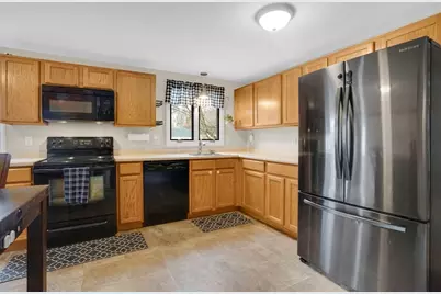 134 Newhouse St, Springfield, MA 01118 - Photo 12