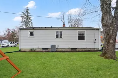 134 Newhouse St, Springfield, MA 01118 - Photo 26