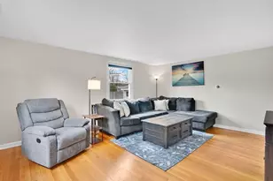 134 Newhouse St, Springfield, MA 01118 - Photo 16