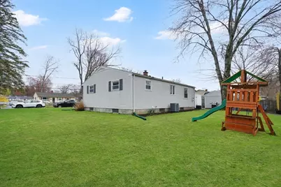 134 Newhouse St, Springfield, MA 01118 - Photo 30