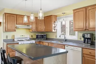 44 Wilshire Cir, Dracut, MA 01826 - Photo 2