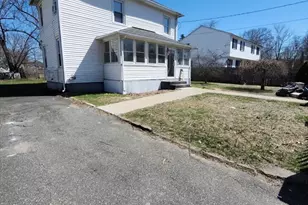 137 Cobb St, Springfield, MA 01119 - Photo 2