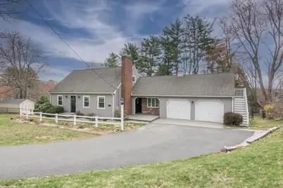 27 East Circle Drive, East Longmeadow, MA 01028 - Photo 2