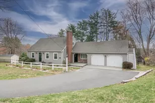 27 E Circle Dr, East Longmeadow, MA 01028 - Photo 2