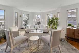 35 Frances St, Melrose, MA 02176 - Photo 2