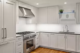 2 Edgewater Pl, Winchester, MA 01890 - Photo 4