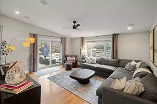 2 Edgewater Pl, Winchester, MA 01890 - Photo 4