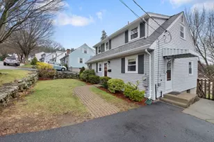 37 Upland Rd, Waltham, MA 02451 - Photo 2