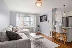 33 Lennon Ct, Boston, MA 02127 - Photo 2