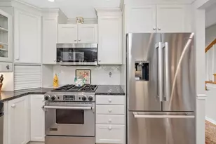 18 Breakwater Dr, Chelsea, MA 02150 - Photo 6
