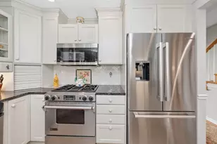 18 Breakwater Dr, Chelsea, MA 02150 - Photo 6