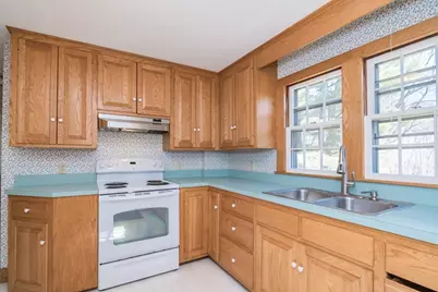 390 Shays St, Amherst, MA 01002 - Photo 6