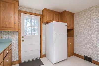 390 Shays St, Amherst, MA 01002 - Photo 10