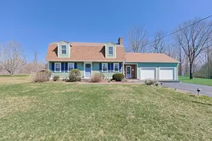 15 Warren St, Plainville, MA 02762 - Photo 2