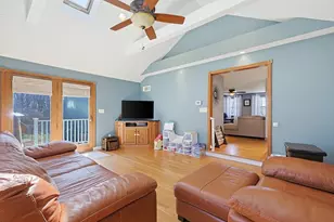 15 Warren St, Plainville, MA 02762 - Photo 8