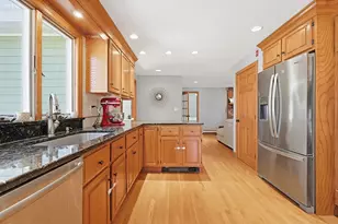 15 Warren St, Plainville, MA 02762 - Photo 16
