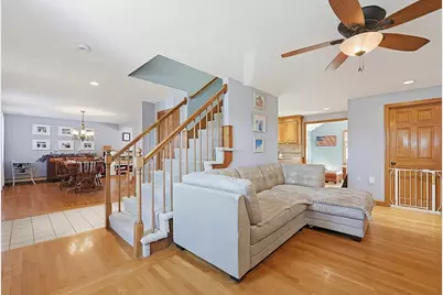 15 Warren St, Plainville, MA 02762 - Photo 6