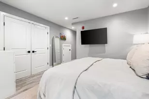 772 E 6th St, Boston, MA 02127 - Photo 16