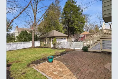 37 Pomfret St, Boston, MA 02132 - Photo 8