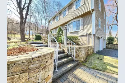 21 Overlook Dr, Westborough, MA 01581 - Photo 2