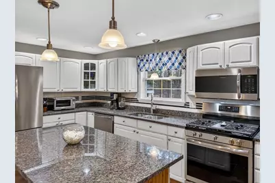 110 Maureen Dr, Tewksbury, MA 01876 - Photo 6