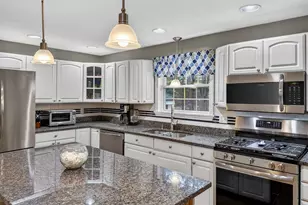 110 Maureen Dr, Tewksbury, MA 01876 - Photo 6