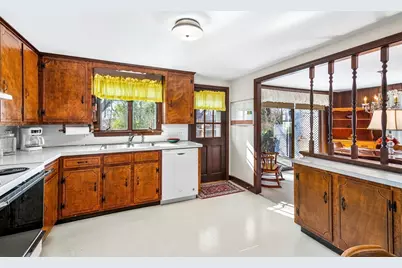 172 Brook St, Somerset, MA 02726 - Photo 8