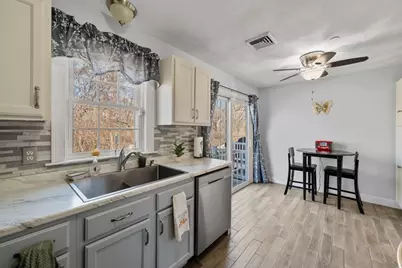 5239 N Main St #20, Fall River, MA 02720 - Photo 6