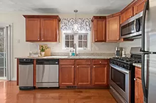 15 Alton St, Lowell, MA 01852 - Photo 4