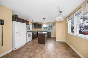 8 Fitzpatrick Cir, Nashua, NH 03063 - Photo 6