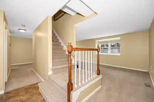 8 Fitzpatrick Cir, Nashua, NH 03063 - Photo 2