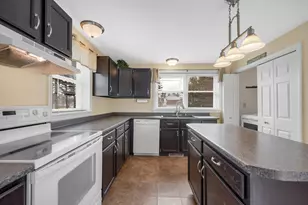 8 Fitzpatrick Cir, Nashua, NH 03063 - Photo 8