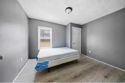70 Pleasant St, Lowell, MA 01852 - Photo 12