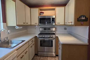 52 Liberty St, Plymouth, MA 02360 - Photo 2