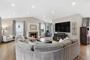 206 Russell St, Woburn, MA 01801 - Photo 6