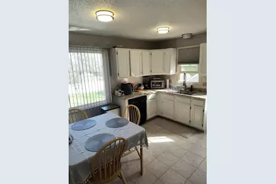 26 Hayre St, Westfield, MA 01085 - Photo 8