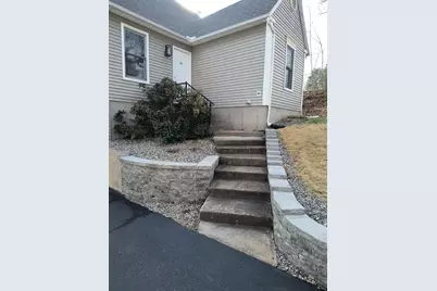 26 Hayre St, Westfield, MA 01085 - Photo 2